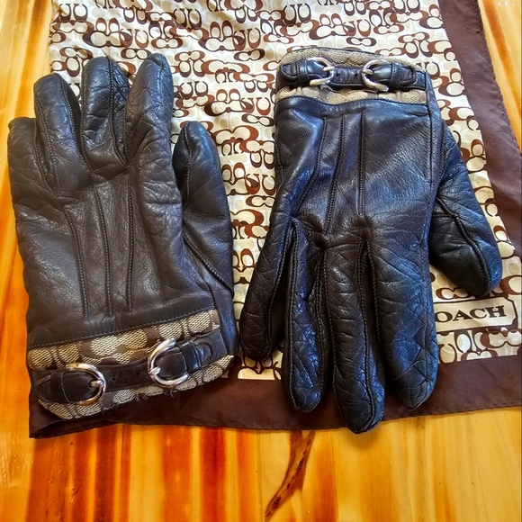COACH leather and cashmere gloves with matching scarf. - Picture 1 of 3